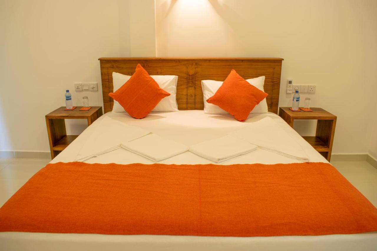 Lavinia Escapes Hotel Dehiwala-Mount Lavinia Exterior photo